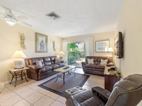 Jamaica Royale 101, 2 Bedrooms, 3 Heated Pools, WiFi, Sleeps 6